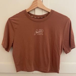EUC WOMENS NIKE AIR CROPPED | The Nike Tee | Slim Fit | Medium